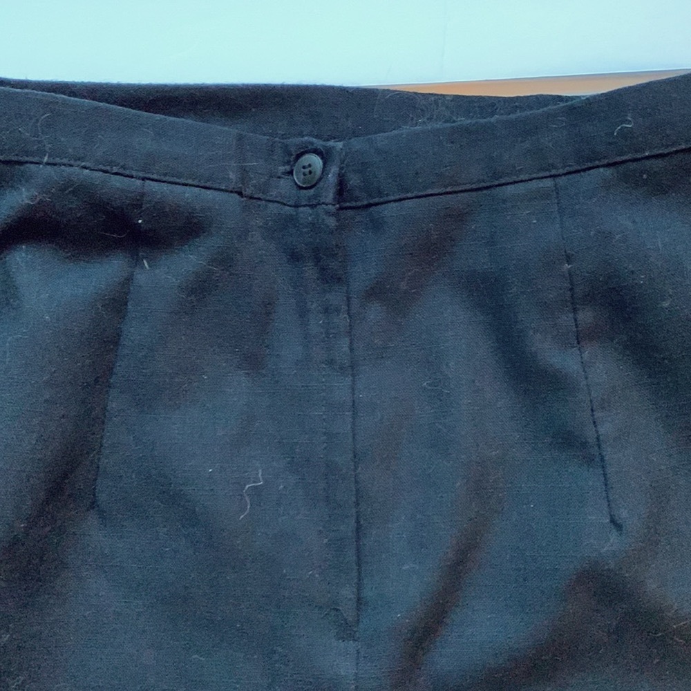 Issac Hazan Black Pencil skirt, size 10, back button/zip closure, back slit - Picture 6 of 8